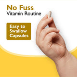 Celebrate Bariatric Supplements cápsula sostenida en mano para mostrar dosis única diaria conveniente