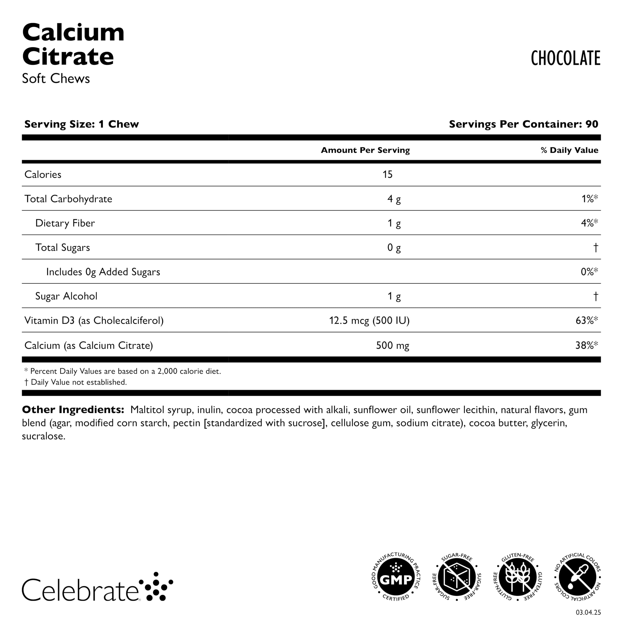 Celebrate Vitamins chew en mano para mostrar escala y comodidad