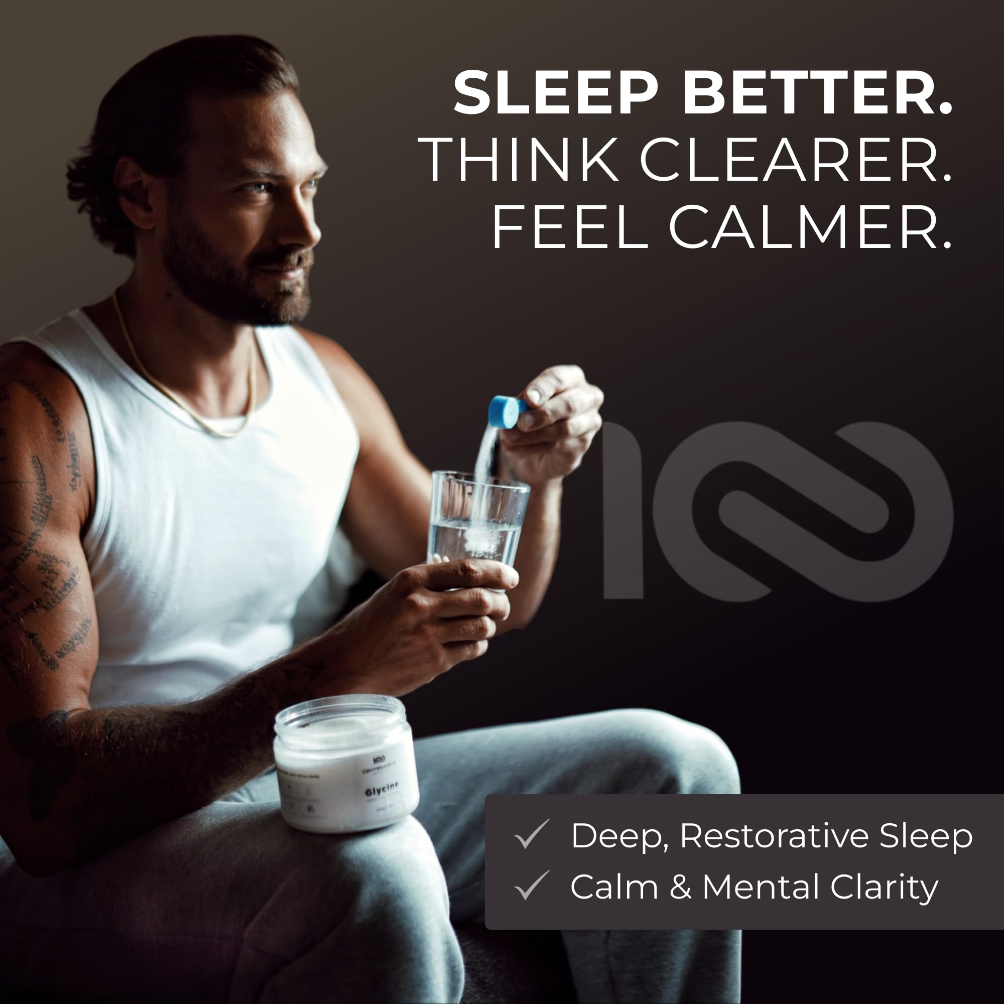 Centenarius Nutrition envase junto a mano para comparar tamaño y porción