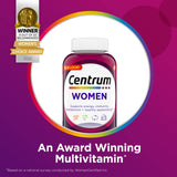 Centrum tableta en mano para comparar tamaño y facilidad de toma