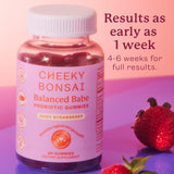 Cheeky Bonsai gominola en mano para apreciar tamaño y porción