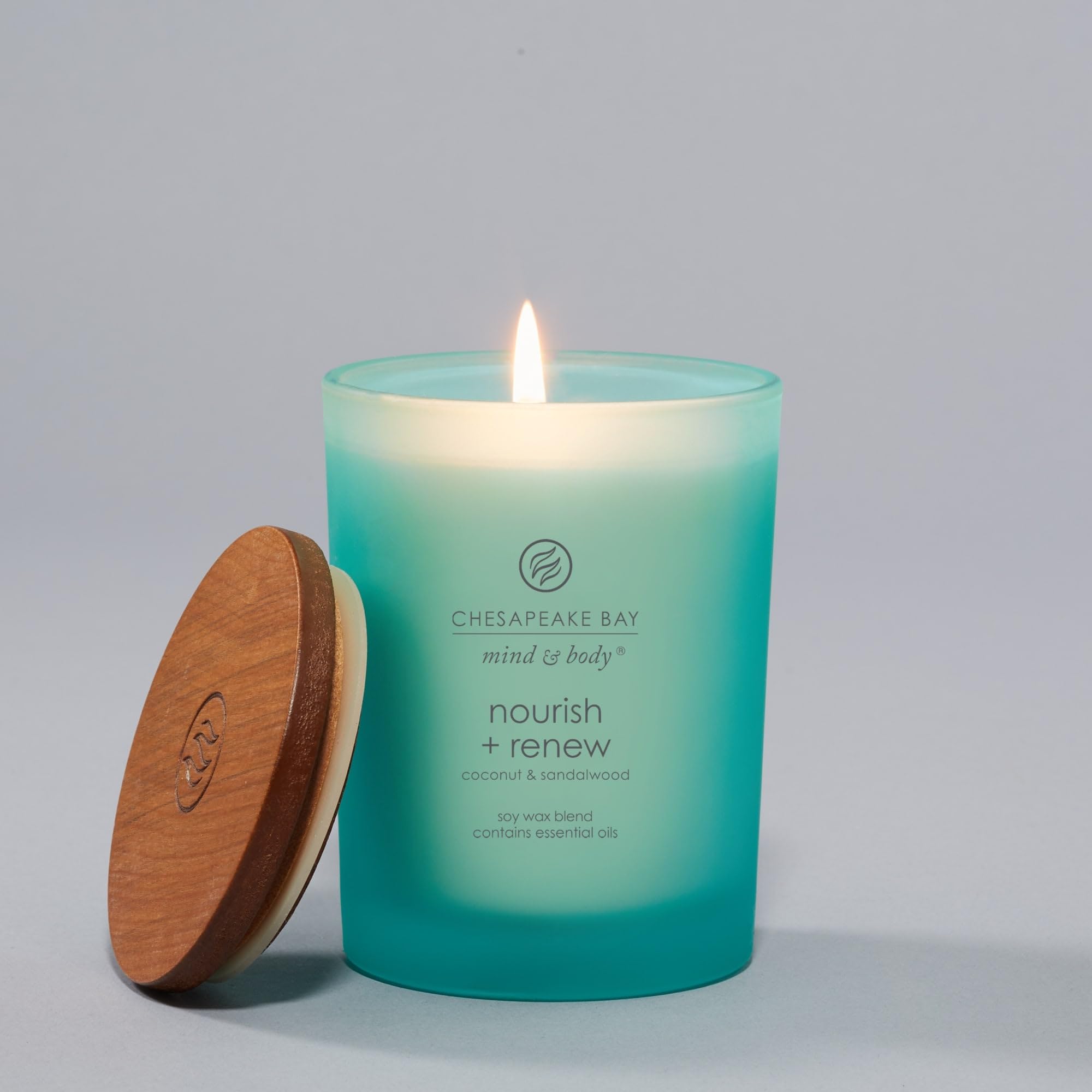 Chesapeake Bay Candle tapa con vetas madera preserva aroma y estética