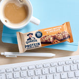 Chewy Quaker barritas en mesa de desayuno para energía y sabor