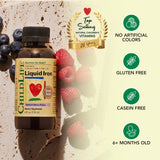 ChildLife Essentials botella en mano para mostrar la escala y tamaño práctico