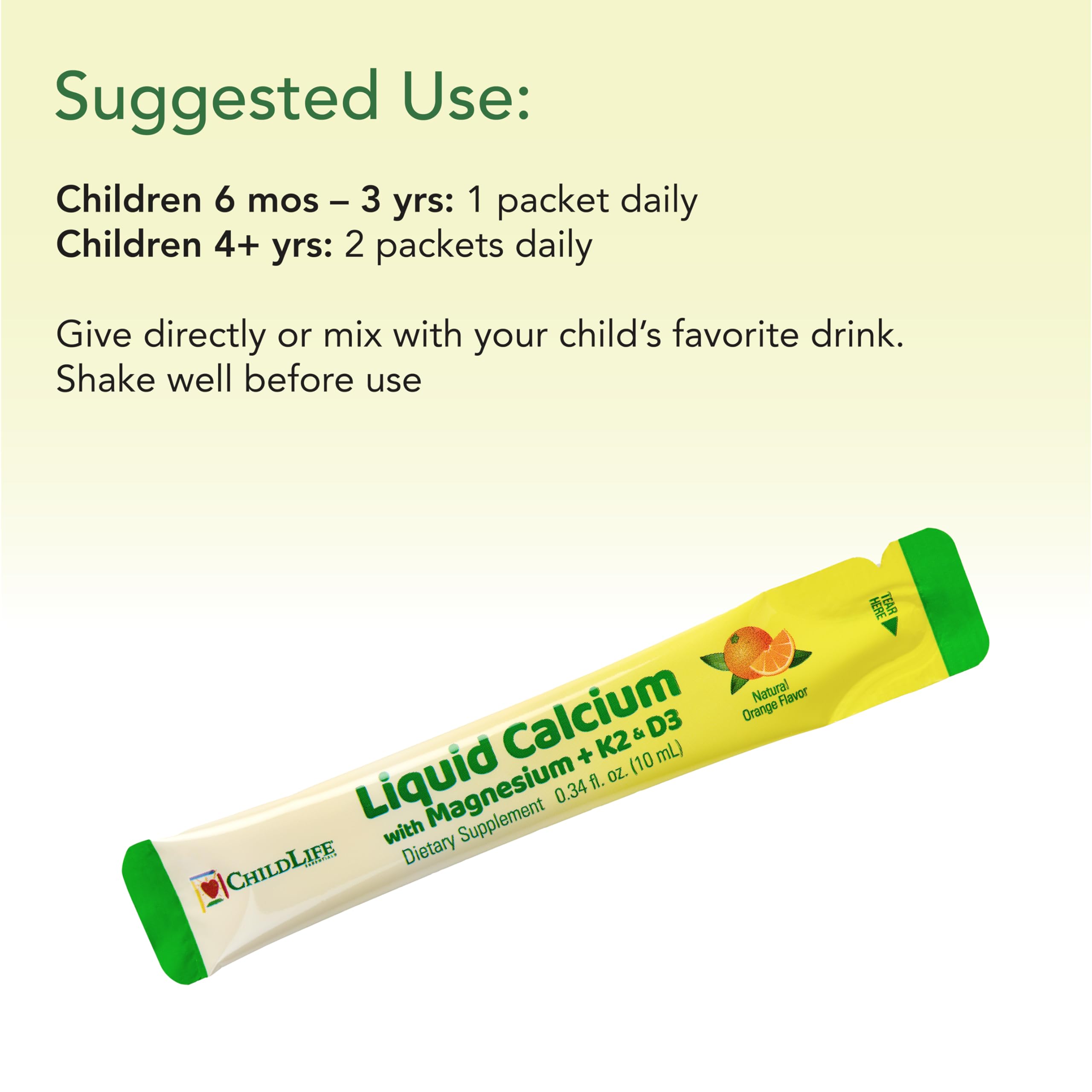 ChildLife Essentials madre administrando sobres al niño en ambiente familiar