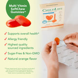 CHILDLIFE ESSENTIALS familia usando las gomitas para rutina diaria saludable