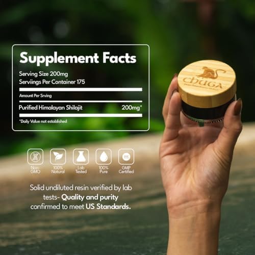 Chuga Shilajit disolviéndose en agua tibia para toma diaria práctica