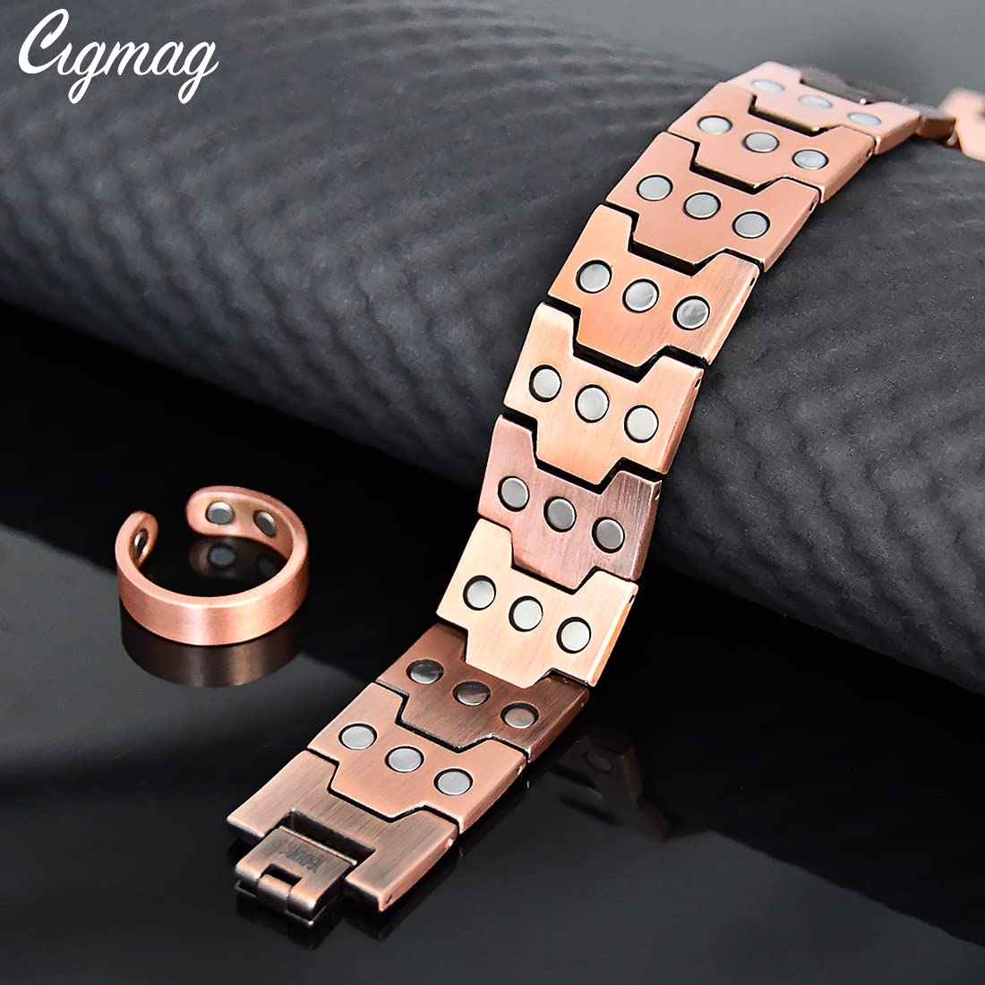 Cigmag pulsera en entorno formal, complemento masculino sofisticado