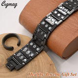 Cigmag pulsera en look formal complementando vestimenta elegante