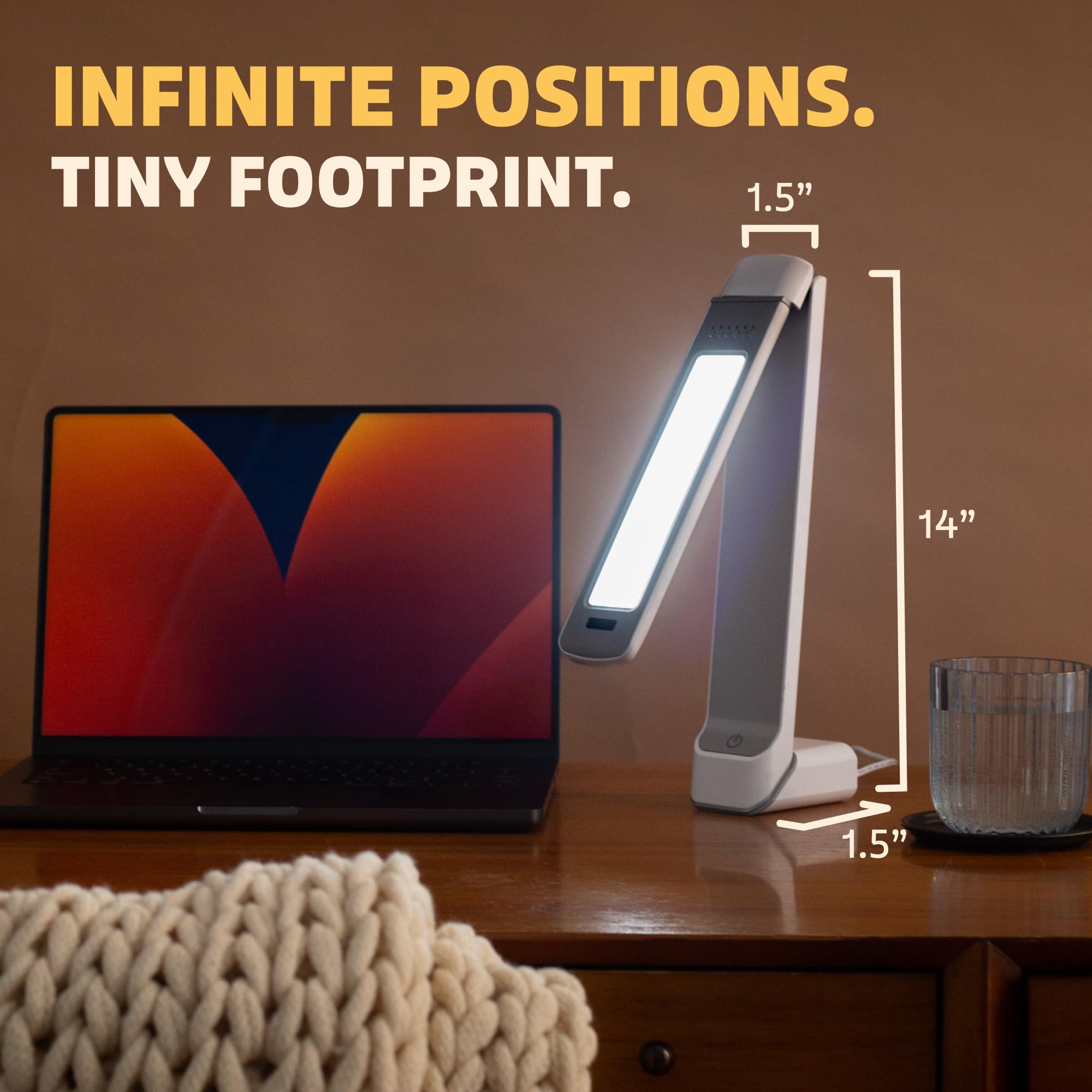 Circadian Optics Lumos comparada con tarjeta para ver escala y altura 21"