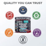 Frasco Alpha Glow en ambiente cotidiano junto a agua y libreta, lifestyle por Clean Nutraceuticals
