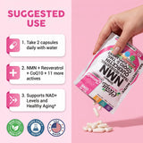 Clean Nutraceuticals Juvanix mujer tomando cápsula ilustra uso diario y conveniencia
