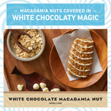 Detalle de textura con trozos de macadamia en barra CLIF Bar, sabor y grasa natural