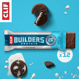 CLIF BUILDERS barra en mano para comparar tamaño y facilidad de transporte