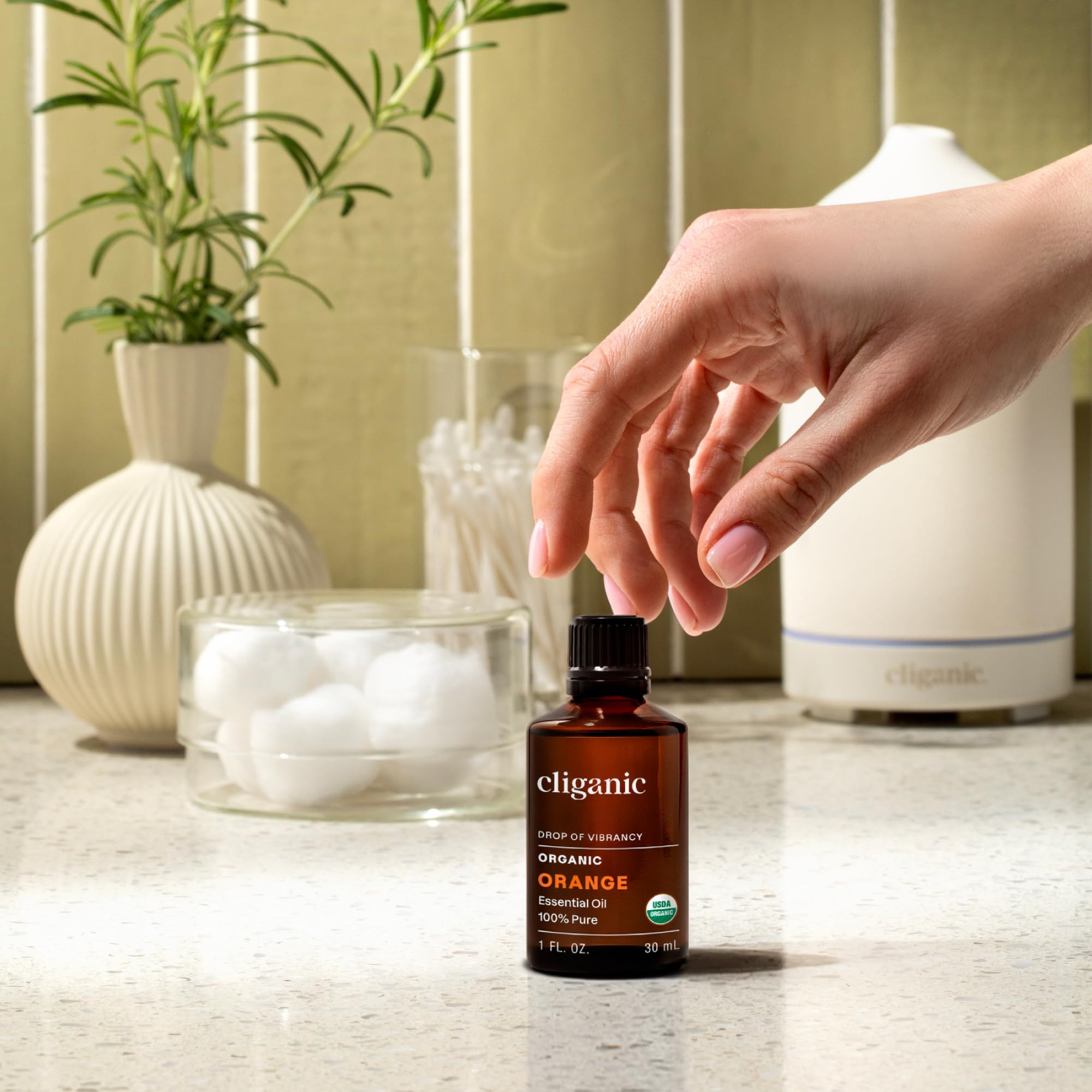 Mezcla de aceites con Cliganic naranja dulce mostrando combinaciones aromáticas