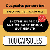 Complete Natural Products cápsulas en mano para comparar tamaño y dosis fácil