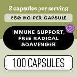 Complete Natural Products cápsulas en mano mostrando tamaño y facilidad de ingestión