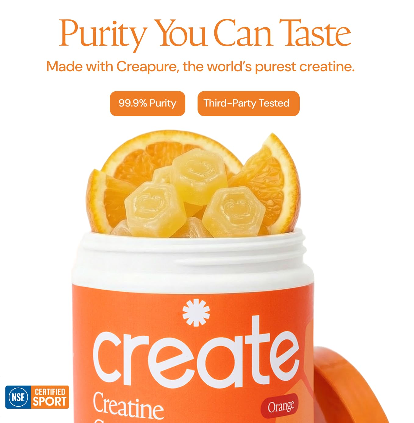 Create gomitas en bol junto a naranja para sabor natural