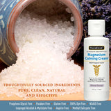 CryoDerm envase 4 oz junto a una regla para comparar escala