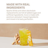 Cure Hydration sobre en mano para comparar tamaño y llevar a cualquier lugar