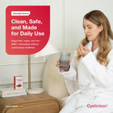 Cysticlean en baño lifestyle sugiriendo uso regular y comodidad