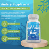 Daily Health cápsulas en mano para comparar tamaño y dosis