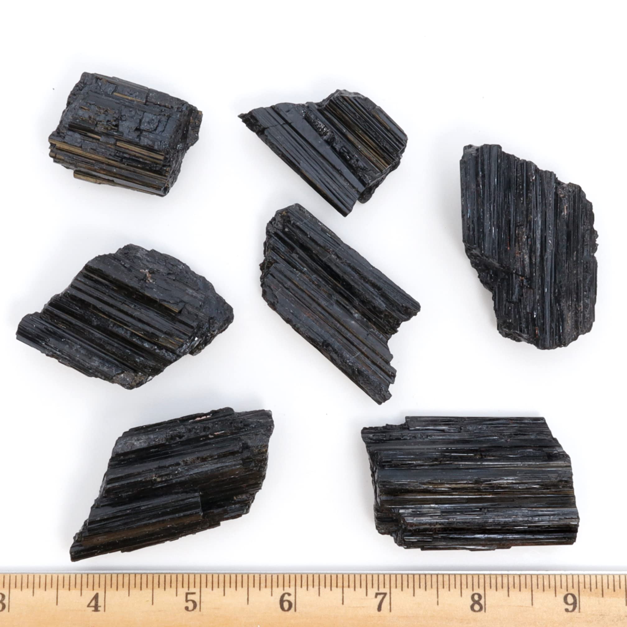 DANCING BEAR turmalina negra colocada en una rejilla de cristal sobre un altar, mejora estética