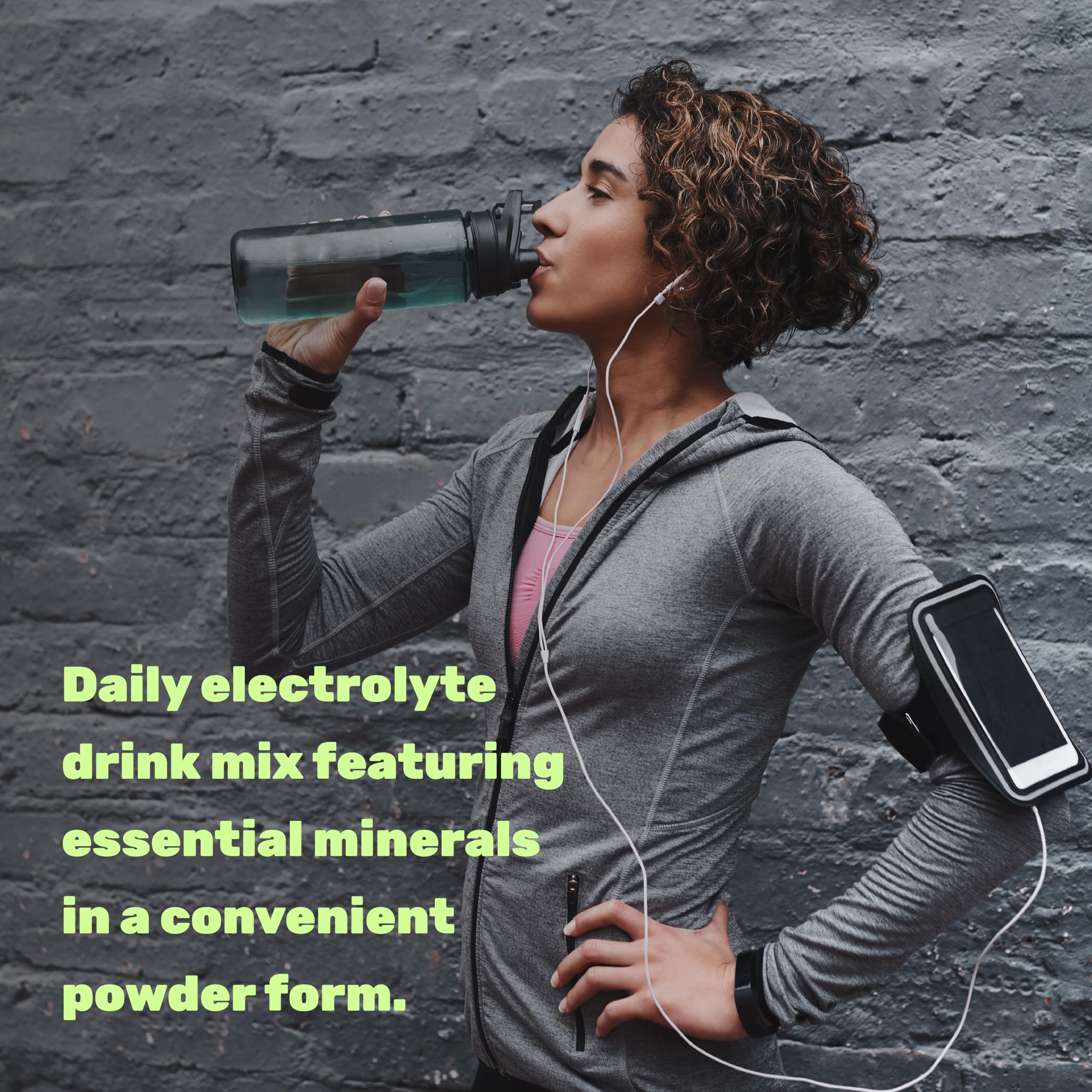 DEAL SUPPLEMENT bebida mezclada en vaso, refrescante y lista para beber