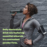 DEAL SUPPLEMENT bebida mezclada en vaso, refrescante y lista para beber