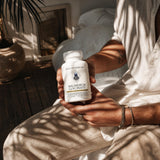 Dear Apothecary en mesa con alimentos saludables para contexto de uso