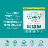 Polvo de Designer Whey en detalle que muestra textura fina y fácil disolución