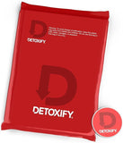 Detoxify persona sosteniendo un shooter, ilustra uso fácil diario