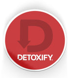 Detoxify comparación de tamaño en mano, muestra porción práctica de 4 oz