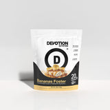 Devotion Nutrition envase junto a una mano para comparar tamaño