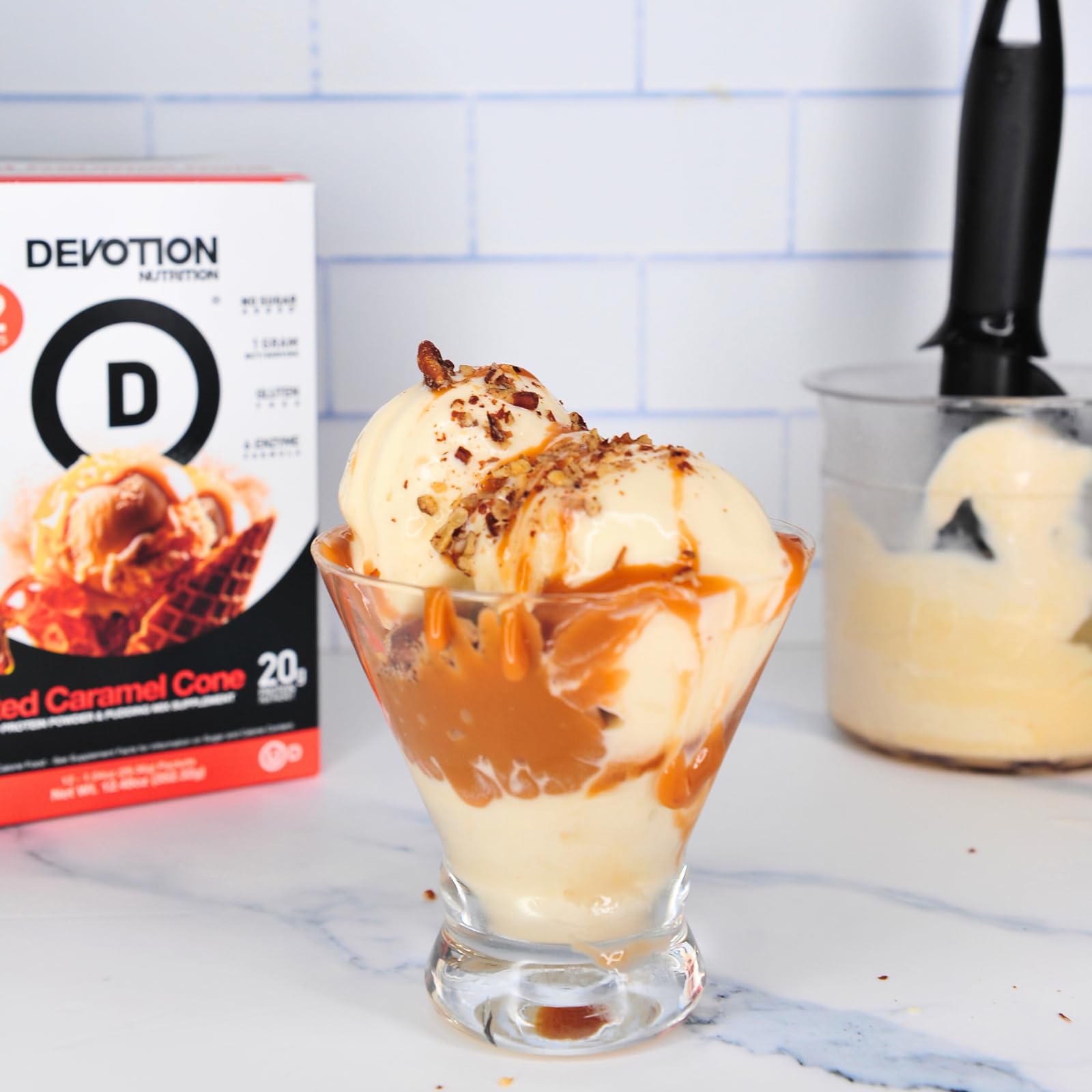 Devotion Nutrition en bol con ingredientes, ideal para recetas y mezcla casera