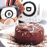 Devotion Nutrition sobre en mano mostrando tamaño real y portabilidad práctica