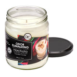 Dianne's Custom Candles primer plano de la cera suave que muestra la calidad de la mezcla de soja