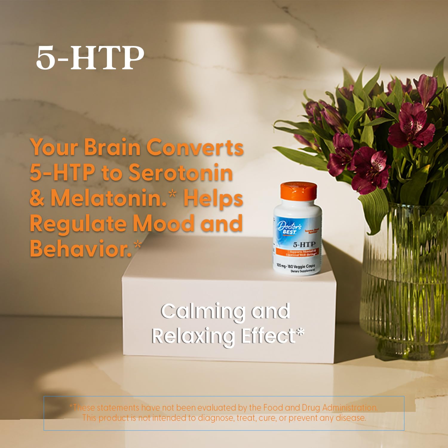 Persona tomando Doctor's Best 5-HTP en ambiente relajado, apoya rutina