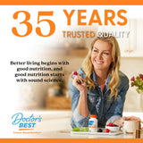 Persona activa tomando Doctor's BEST Turmeric Curcumin tras ejercicio para movilidad