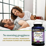 Doctors Nutra cápsulas Muscle Ezze PM Plus junto a cama apoyo rutina nocturna
