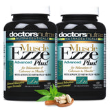 Doctors Nutra mano sosteniendo cápsula de Muscle Ezze Plus mostrando su tamaño y textura