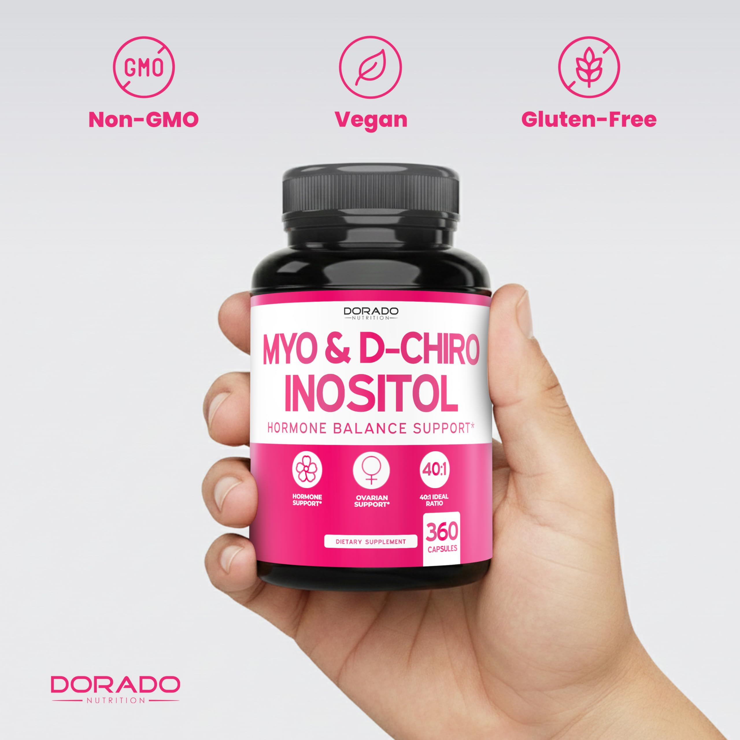 DORADO NUTRITION mujer tomando cápsula demostrando uso fácil