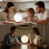 Doraubia junto a objetos para comparar tamaño y portabilidad