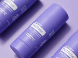 doTERRA stick en escritorio mostrando uso en entorno de trabajo
