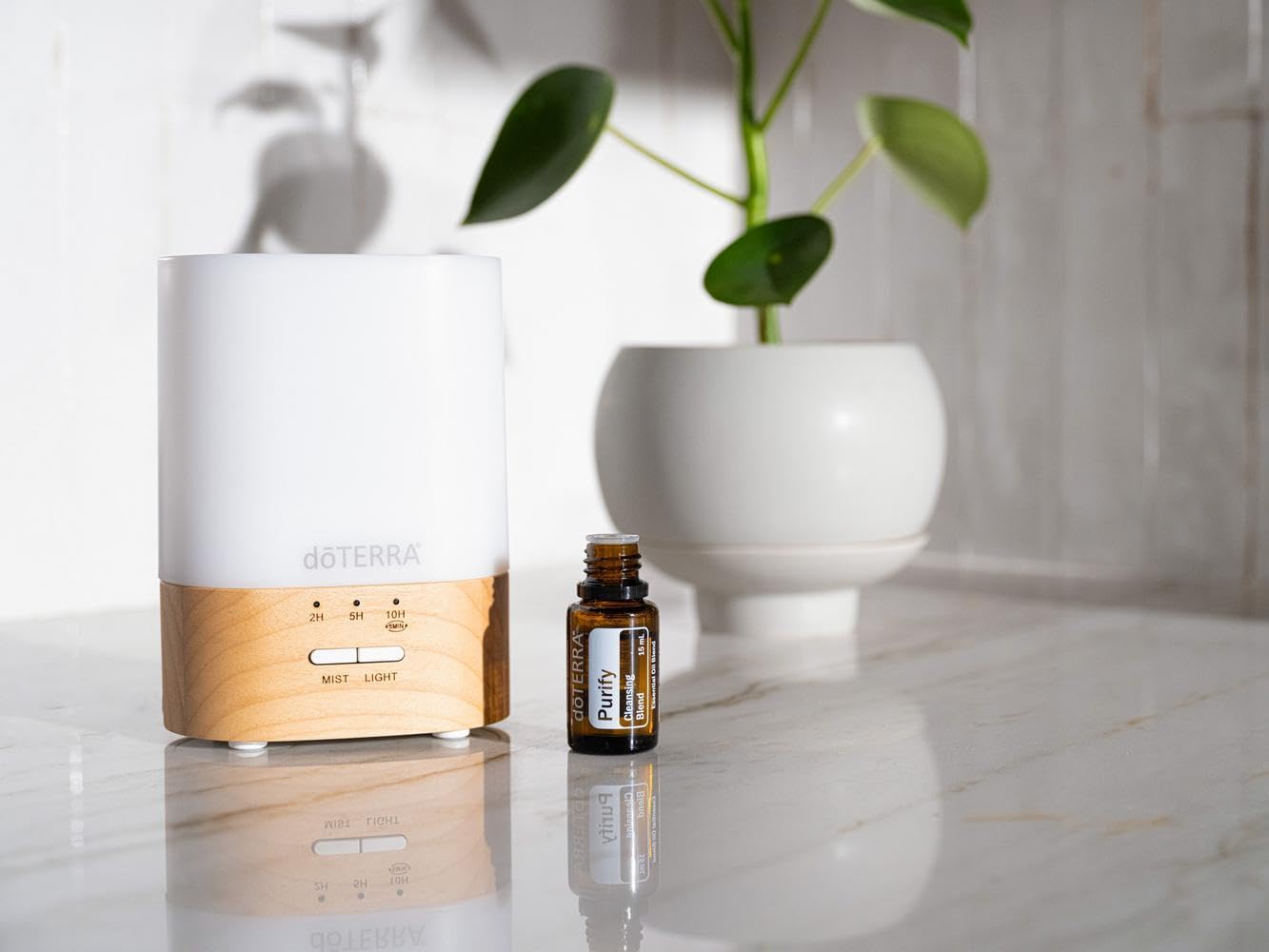 doTERRA Purify algodón en ventilación del auto refrescando el interior