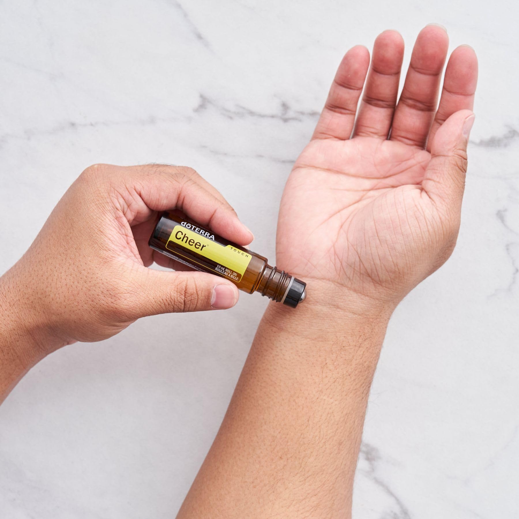 doTERRA comparación de escala muestra el frasco de 10 mL y formato práctico