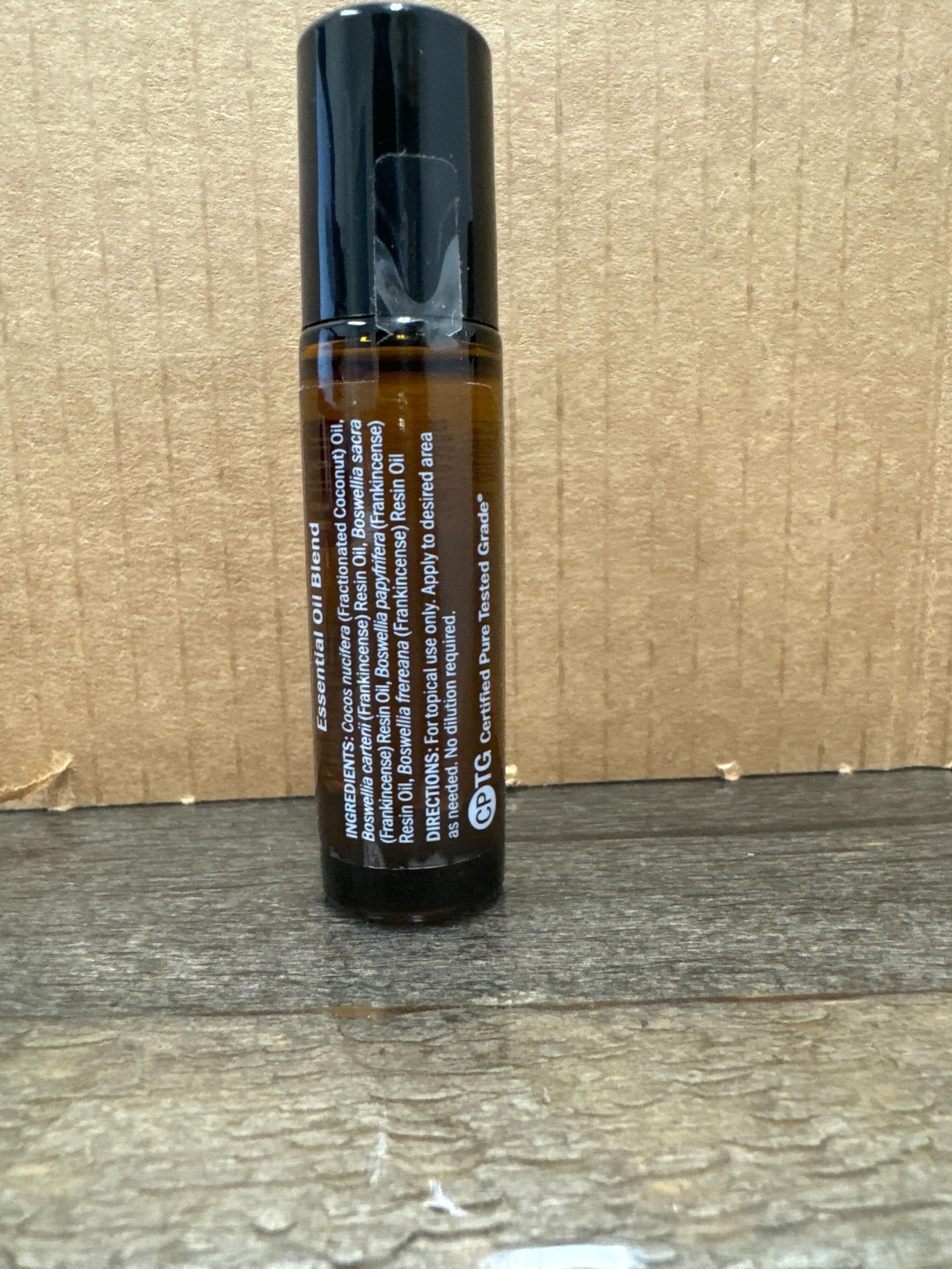 doTERRA roll-on Frankincense en ambiente relajante para prácticas de bienestar