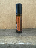 doTERRA roll-on Frankincense en botiquín de viaje, ideal para llevar fuera
