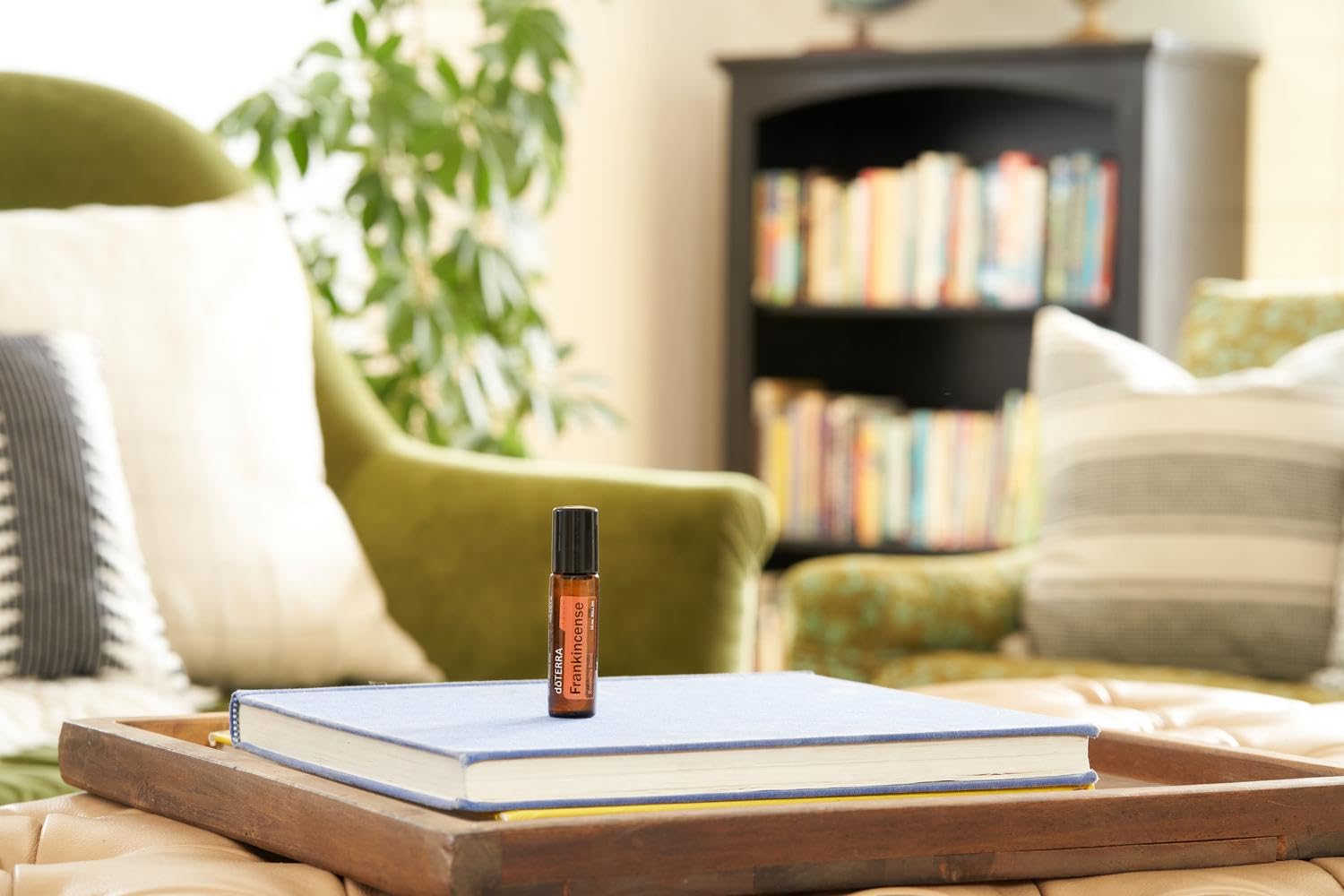 doTERRA roll-on Frankincense detalle de textura, aplicador suave y controlado