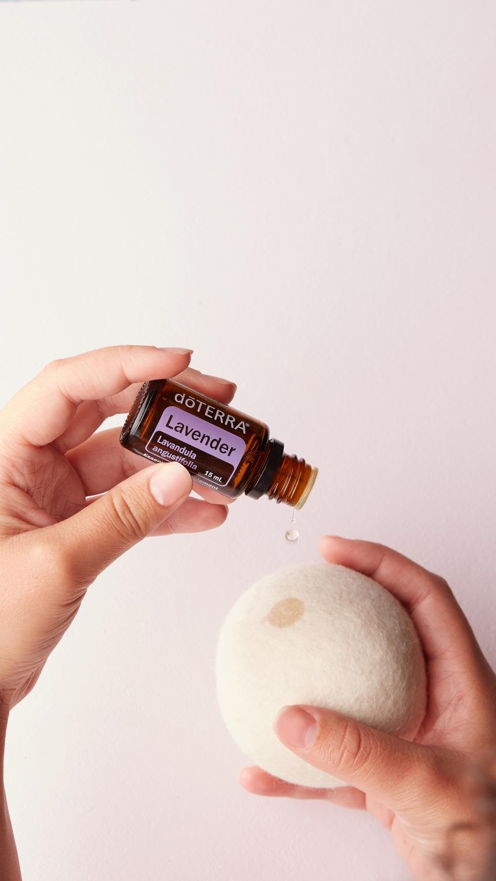 doTERRA gotas sobre ropa de cama para frescura y descanso